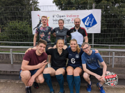 Beteiligung aus Sylbach und Pivitsheide am Indiaca Worldcup in Belgien. Obere Reihe (v.l.n.r.): Niklas Gieselmann, Johanna Beyer und Kai Wehmeier. Untere Reihe (v.l.n.r.): Tom Zimmermann, Johanne Geßner, Melina Pivit und Timo Roesler.
