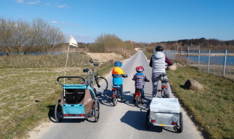 Familie Schilling beim Radfahren