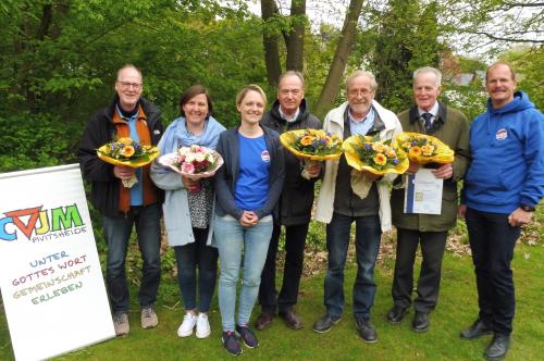 Werner Klarholz nach 50 Jahren aus dem CVJM-Vorstand verabschiedet - Open-Air-Mitgliederversammlung beim CVJM Pivitsheide